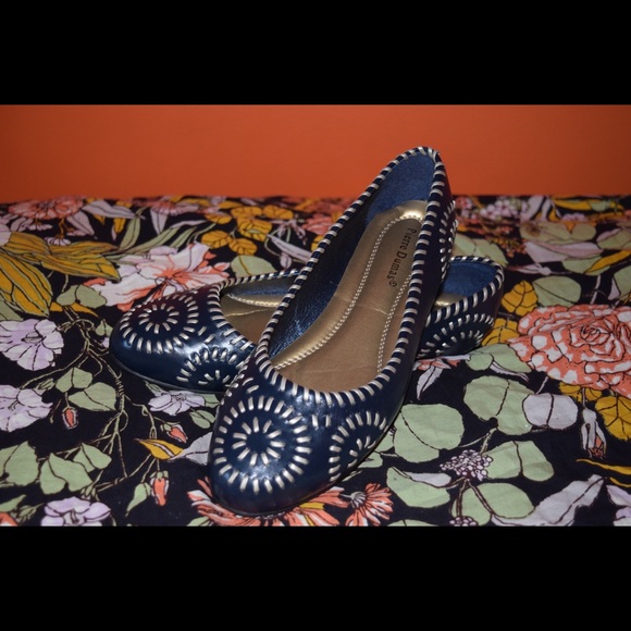 Pierre Dumas Navy Flats - Picture 2 of 4